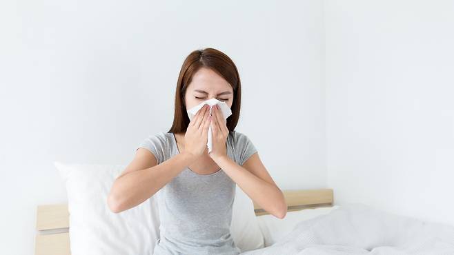 감기 증상이 1주일 이사 지속되면 부비동염을 의심해 볼 수 있다｜출처:&nbsp;클립아트코리아