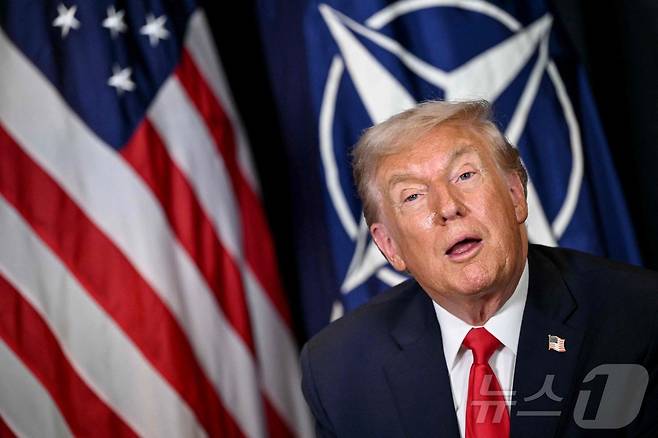 21일(현지시간) 도널드 트럼프 미국 대통령이 스위스 다보스의 세계경제포럼(WEF) 행사장에서 열린 마르크 뤼터 북대서양조약기구(NATO·나토) 사무총장과의 회담 중 발언하고 있다. 2026.01.21 ⓒ AFP=뉴스1 ⓒ News1 김지완 기자