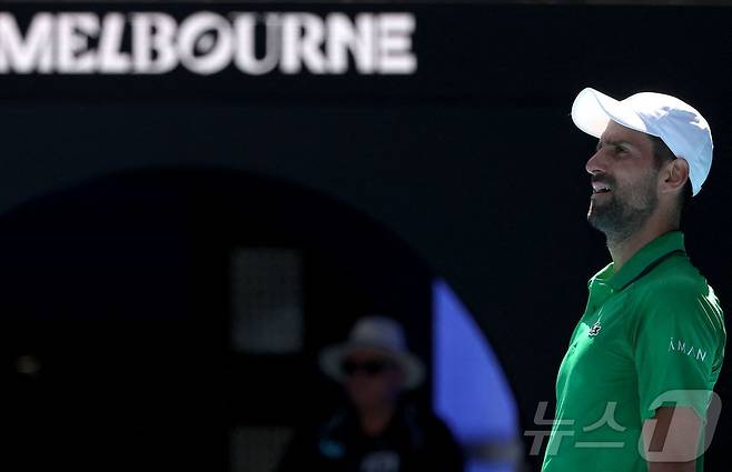 노박 조코비치가 22일 호주 멜버른에서 열린 호주오픈 테니스 남자 단식 2회전에서 프란체스코 마에스트렐리를 제압했다. ⓒ AFP=뉴스1