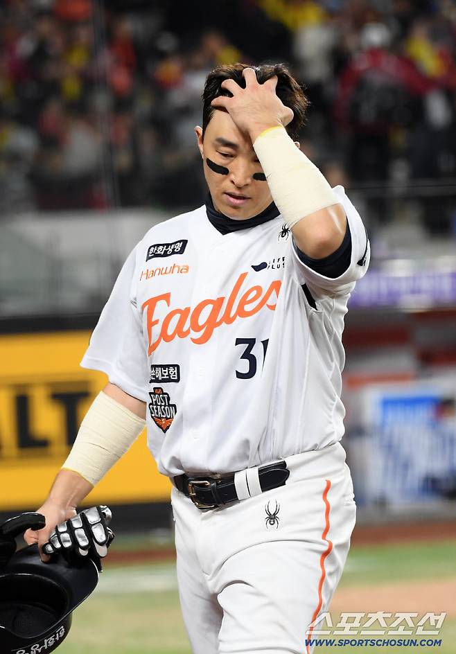 31일 대전 한화생명볼파크에서 열린 한국시리즈 5차전 한화 이글스와 LG 트윈스의 경기. 한화 손아섭이 숨을 고르고 있다. 대전=박재만 기자 pjm@sportschosun.com/2025.10.31/
