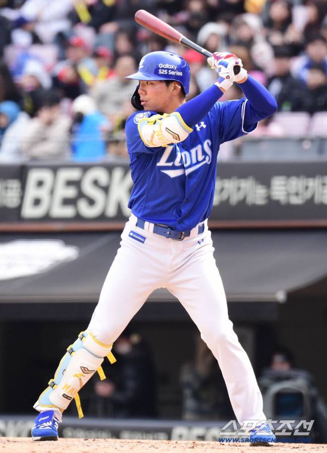 16일 광주 KIA챔피언스필드에서 열린 KBO리그 시범경기 KIA와 삼성의 경기. 타격하고 있는 삼성 함수호. 광주=송정헌 기자songs@sportschosun.com/2025.03.16/