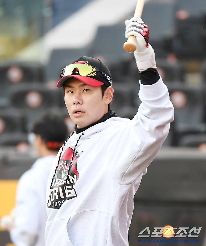 29일 대전 한화생명볼파크에서 열린 LG와 한화의 한국시리즈 3차전. LG 홍창기가 훈련하고 있다. 대전=정재근 기자 cjg@sportschosun.com/2025.10.29/