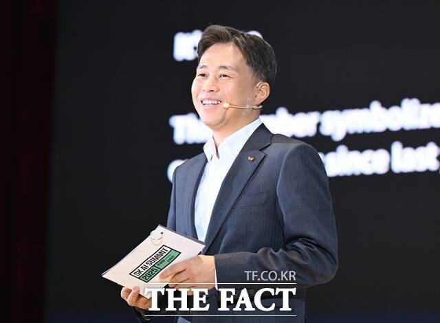 곽노정 SK하이닉스 CEO가 지난해 11월 강남구 코엑스에서 열린 'SK AI 서밋 2025' 키노트 세션에서 AI 메모리를 주제로 기조연설하고 있다. /이새롬 기자