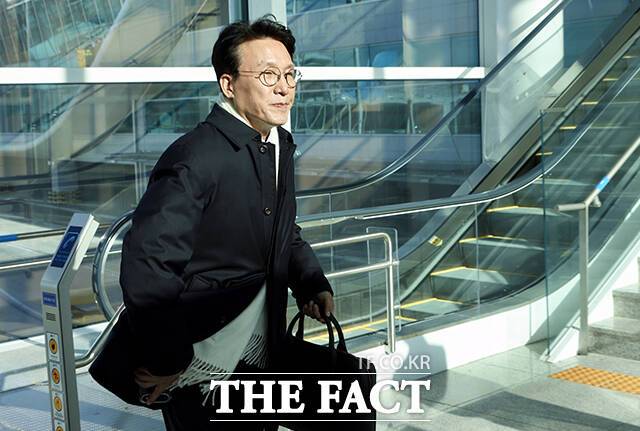 김민석 국무총리가 22일 오전 한미 관세협상 후속 조치와 경제협력 논의를 위해 인천국제공항을 통해 미국 워싱턴으로 출국하고 있다. /국무총리실