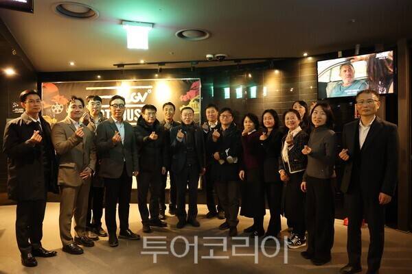 이명구 관세청장은 21일 어려움을 겪는 환우와 가족들의 실화를 담은 영화 '슈가'를 관람했다. /사진-관세청