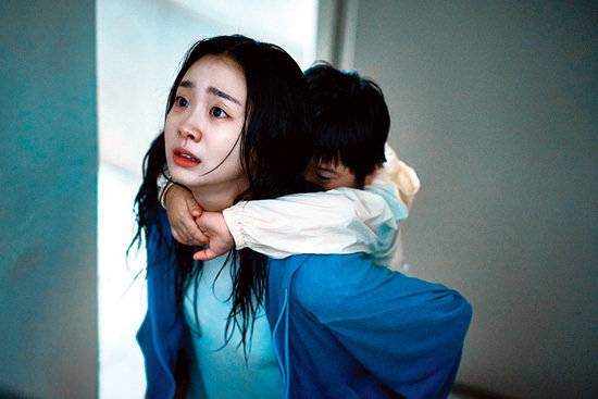 김다미는 ‘대홍수’에서 AI 연구원이자 엄마인 ‘안나’ 역할을 맡았다.