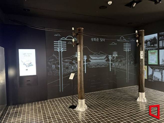 KT의 체험형 전시 공간 '온마루'에 재현된 1885년 당시 통신용 전신주. 이명환 기자