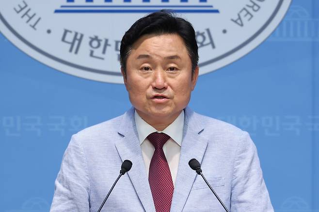 22일 주택보증공사(HUG) 신임 사장 최종 후보로 최인호 더불어민주당 전 의원이 선임됐다. 사진은 서울 여의도 국회 소통관에서 발언하고 있는 최인호 전 의원의 모습./뉴스1