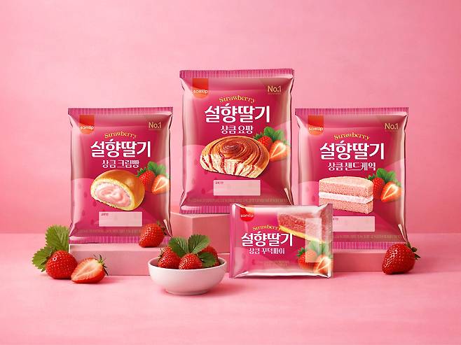 SPC삼립이 겨울 인기 과일 딸기를 활용한 베이커리 4종을 출시한다고 22일 밝혔다. 신제품 4종 제품 이미지. /SPC삼립 제공