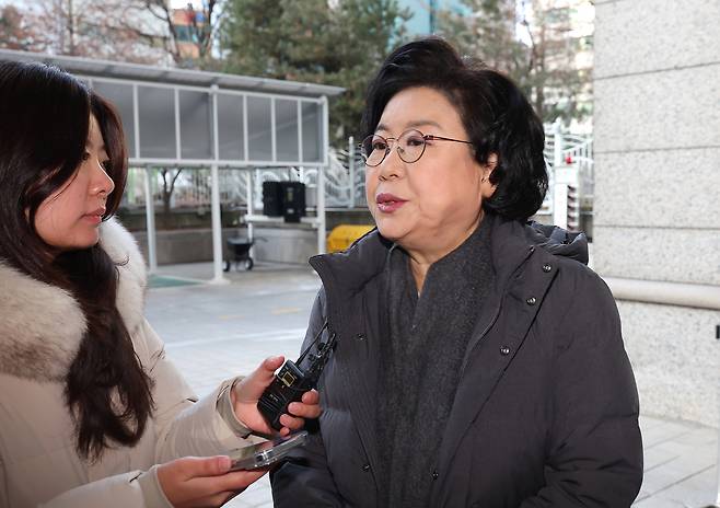 이혜훈 기획예산처 장관 후보자가 지난 20일 서울 중구 예금보험공사에 마련된 인사청문회 준비 사무실로 출근하며 취재진의 질문에 답변하고 있다. 지난 19일 이 후보자의 국회 인사청문회는 여야 공방속에 파행됐다.연합뉴스