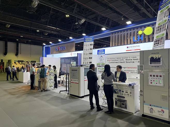 지난해 'UAE 두바이 건축기자재 전시회'에 설치된 LH K-TECH 전시관. ⓒLH