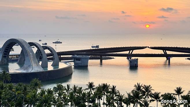 키스 브릿지는 베트남 푸꾸옥 남서부의 일몰 맛집으로 통한다. 일몰 시간이 되면 푸꾸옥 관광객들은 이곳으로 모인다. 윤우열 기자 cloudancer@donga.com