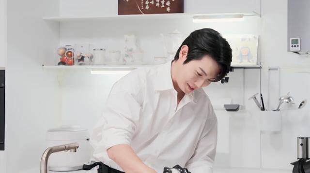 가수 손태진이 방송을 통해 소중한 사람을 위한 특별한 이벤트 현장을 공개한다. KBS2 제공