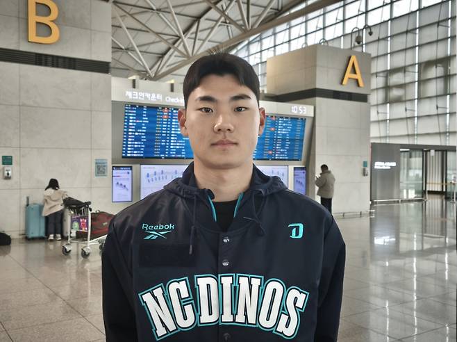 <yonhap photo-3478="">(서울=연합뉴스) 김동찬 기자 = 프로야구 NC 다이노스 유격수 김주원이 지난 30일 인천국제공항에서 취재진과 인터뷰하고 있다. 2025.1.31 emailid@yna.co.kr/2025-01-31 10:05:34/ <저작권자 ⓒ 1980~2025 ㈜연합뉴스. 무단 전재 재배포 금지, AI 학습 및 활용 금지></yonhap>