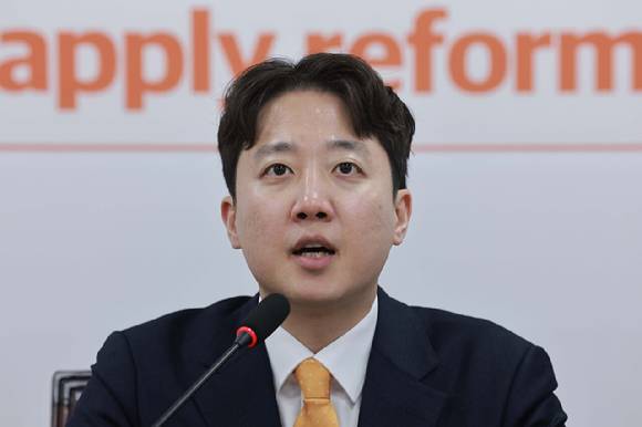개혁신당 이준석 대표가 22일 서울 여의도 국회에서 열린 최고위원회의에 참석해 발언하고 있다. 2026.1.22 [사진=연합뉴스]