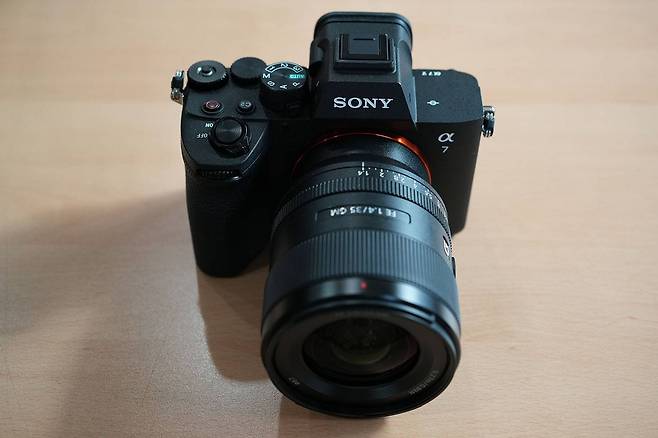 소니 A7M5 미러리스 카메라 / 출처=IT동아
