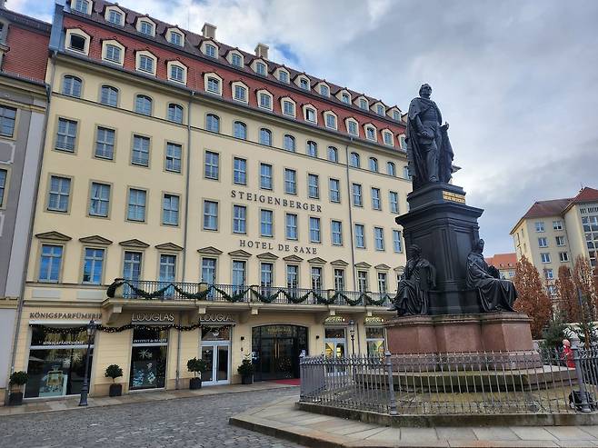 슈만의 피아노 협주곡이 1845년 초연 됐던 독일 드레스덴의 한 호텔. 사진 김호정 음악에디터