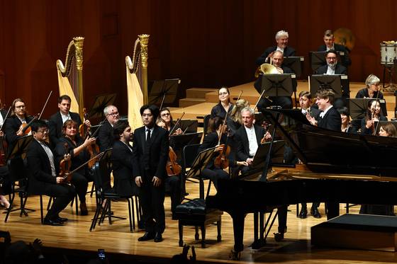 지난해 6월 중앙일보 창간 60주년 기념 음악회에서 파리 오케스트라와 협연한 피아니스트 임윤찬. 김종호 기자
