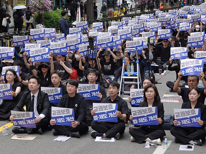 A teachers' group holds a protest in June 2025, in commemoration of the death of a teacher on Jeju Island who suffered from malicious complaints. (Korean Teachers and Education Workers Union)