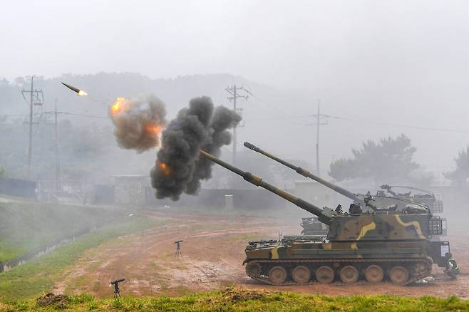 Marines stationed on Yeonpyeong Island fire K9 self-propelled howitzers during a live-fire drill near the Northern Limit Line in the Yellow Sea on June 25, 2025. [NEWS1]