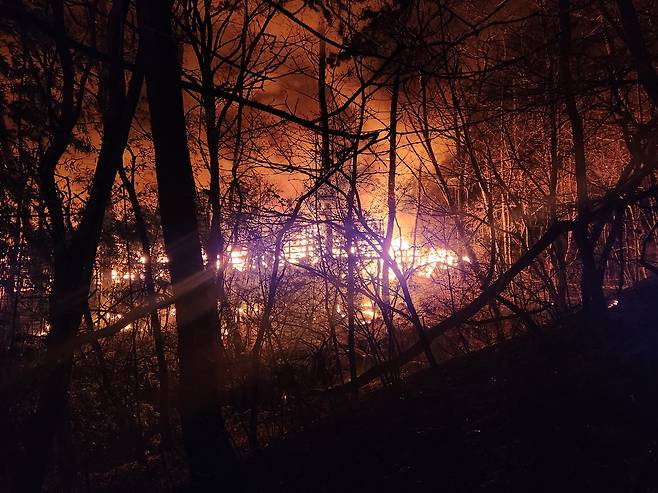 A fire that started at a factory in Gijang County, Busan, spreads to a nearby mountainside on the night of Jan. 21, 2026. [BUSAN FIRE SAFETY HEADQUARTERS]