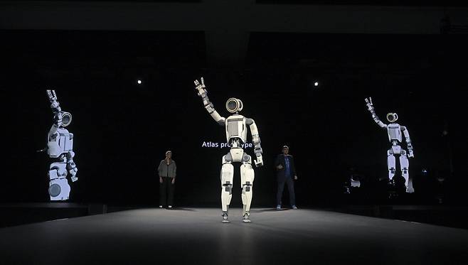 The latest Atlas humanoid robot, developed by Boston Dynamics, appeared at its debut stage at the CES 2026 in Las Vegas on Jan. 5. [HYUNDAI MOTOR]