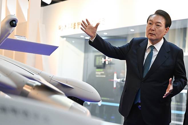 Then-President Yoon Suk Yeol inspects unmanned aerial vehicle development at the Agency for Defense Development in Daejeon on Dec. 29, 2022. [PRESIDENTIAL OFFICE]