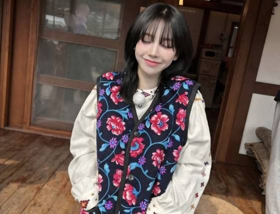 Karina, a member of girl group aespa, wears a floral vest commonly associated with grandmothers in Korea in this post uploaded to the singer's Instagram. [SCREEN CAPTURE]