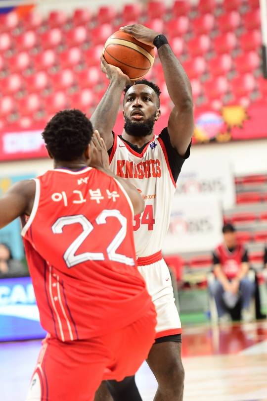 슛하는 자밀 워니. 사진[연합뉴스]