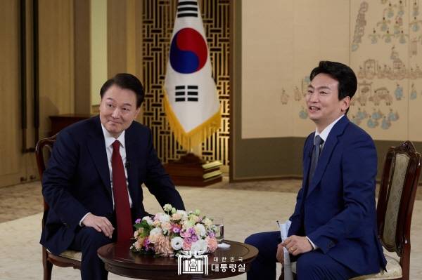 ▲윤석열 전 대통령과 박장범 KBS사장. 사진=대통령실