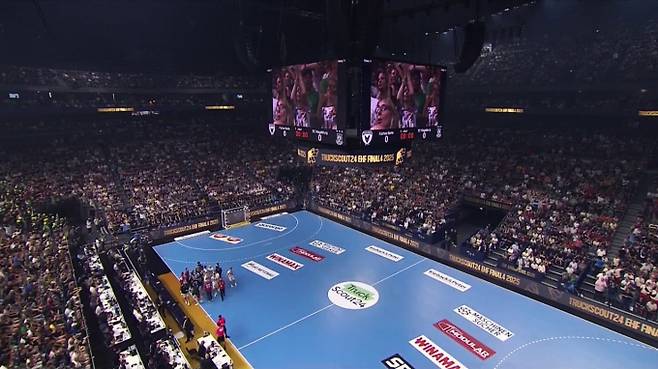 핸드볼 전문 스포츠 채널 맥스포츠(MAXPORTS)가 오는 24일부터 유럽핸드볼연맹(EHF)이 주관하는 최고 권위의 'EHF 챔피언스리그' 남자부 경기를 국내 최초로 녹화 중계한다. 사진은 지난 시즌 챔피언스리그 경기 장면. /사진=맥스포츠