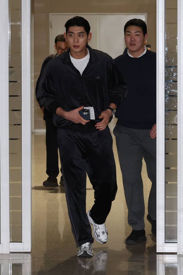 미국프로야구 메이저리그(MLB) 샌프란시스코 자이언츠 이정후가 21일 인천국제공항 제2여객터미널에서 출국하며 이동하고 있다. 뉴시스