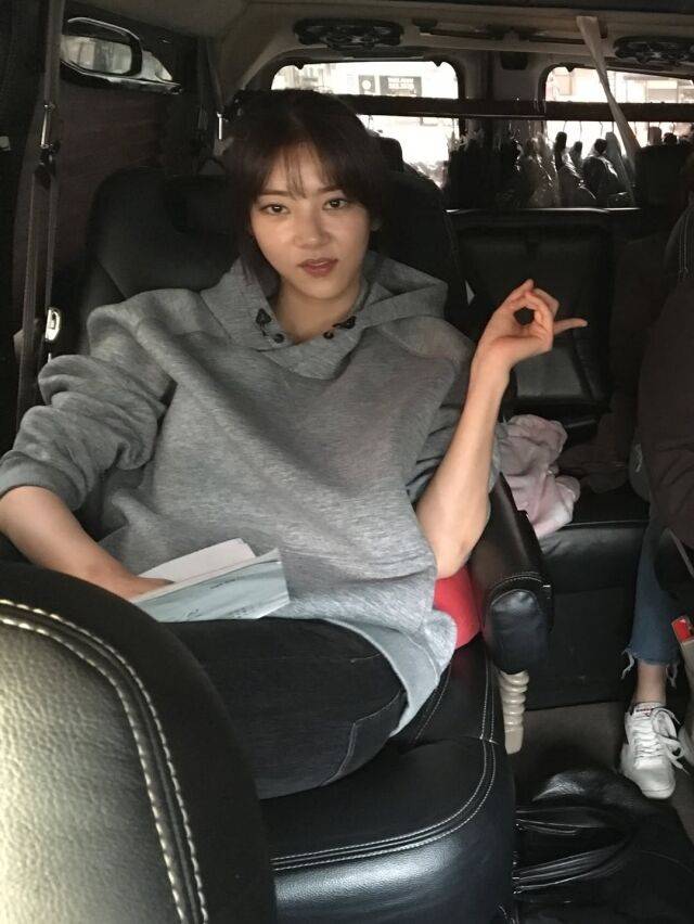 손담비가 10년 전 촬영 현장에서 찍은 사진을 공개했다. / 손담비 SNS