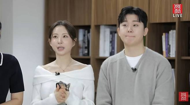 ENA·SBS플러스 예능 프로그램 '나는 SOLO' 29기에서 오는 4월 결혼을 앞둔 영철과 정숙 외에도 또 다른 '현실 커플(현커)'이 탄생했다. (사진='촌장엔터테인먼트 TV' 캡처) *재판매 및 DB금지 *재판매 및 DB 금지