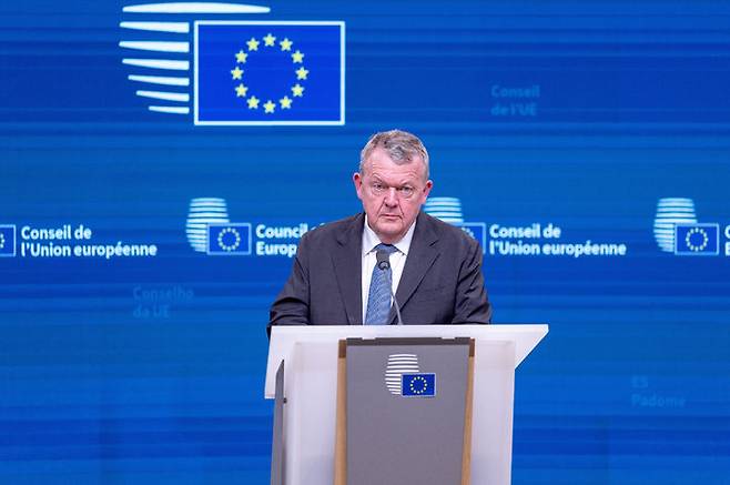 [브뤼셀=AP/뉴시스]라르스 로케 라스무센 덴마크 외무장관이 지난해 11월 24일(현지 시간) 벨기에 브뤼셀에서 열린 유럽연합(EU) 외무장관 회의 후 기자회견에서 발언하고 있다. 2026.01.22.