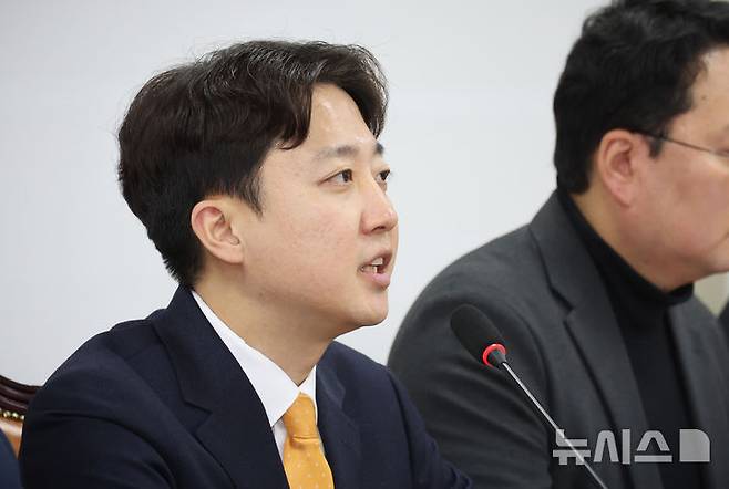 [서울=뉴시스] 김금보 기자 = 이준석 개혁신당 대표가 22일 오전 서울 여의도 국회에서 열린 최고위원회의에서 발언을 하고 있다. 2026.01.22. kgb@newsis.com