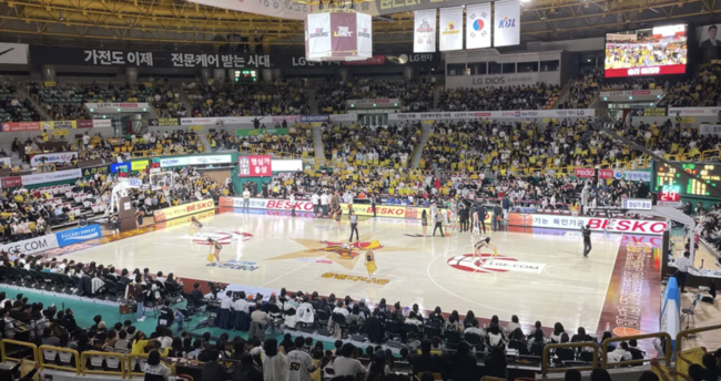 [사진] 개장한지 40년 된 창원체육관