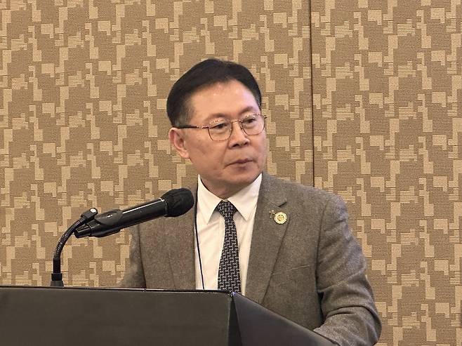 종교의 자유와 사회적 책임을 위한 포럼에서 축사를 하는 KCLC 서진우 목사.