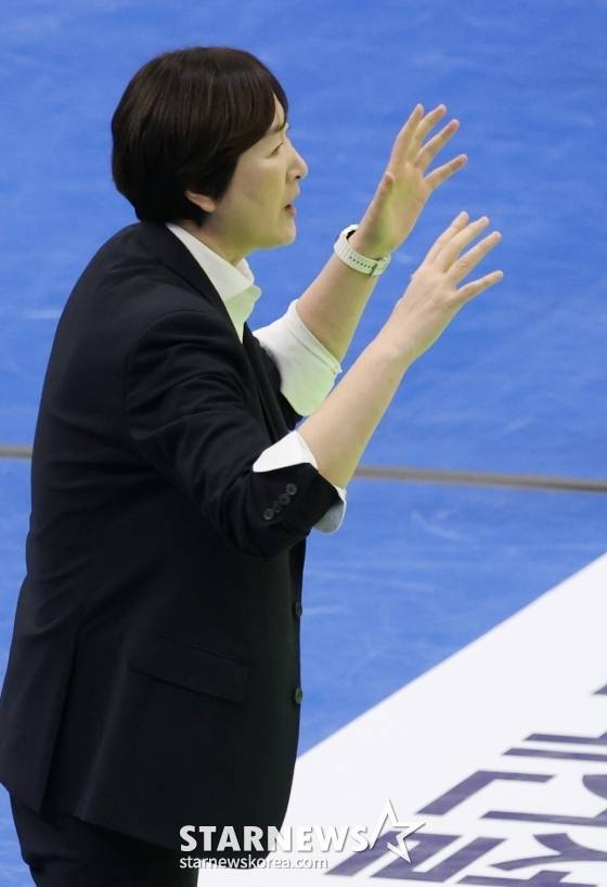 장소연 페퍼저축은행 감독.  /사진=김진경 대기자