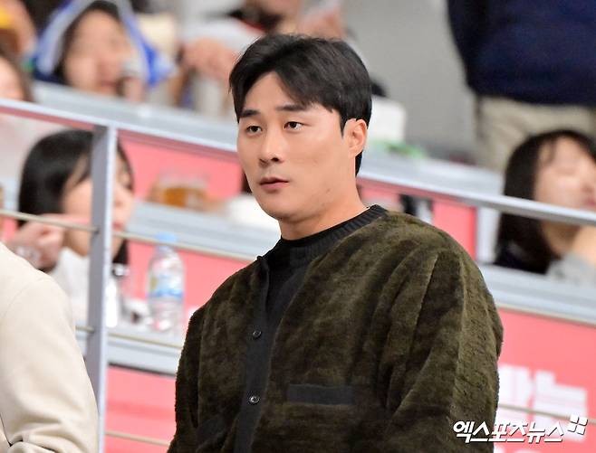 8일 오후 서울 구로구 고척스카이돔에서 열린 '2025 NAVER K-BASEBALL SERIES' 대한민국과 체코의 평가전 경기, 김하성이 좌석으로 이동하고 있다. 엑스포츠뉴스 DB