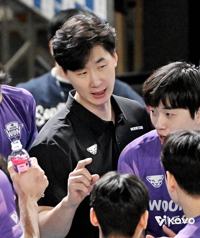 박철우 우리카드 대행, '친정' 삼성화재전 첫 만남서 완승