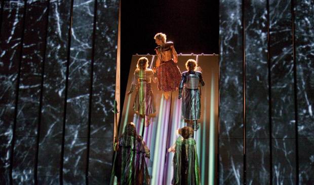 바그너의 오페라 '라인의 황금' 공연 장면. 출처 뉴욕메트로폴리탄 오페라극장