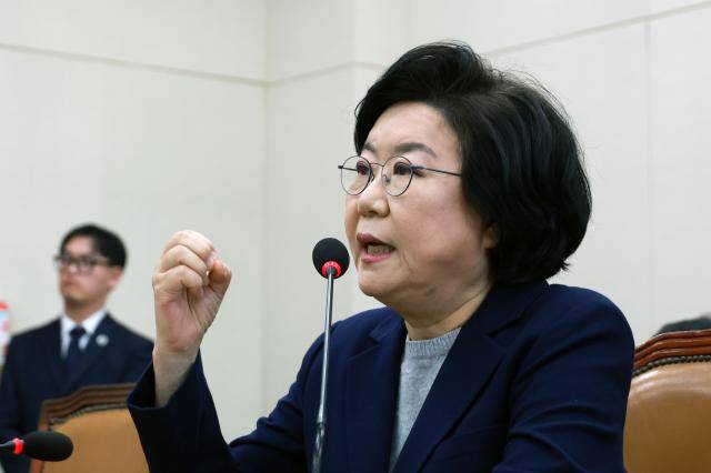 이혜훈 기획예산처 장관 후보자가 23일 국회 재정경제기획위원회에서 열린 인사청문회에서 의원 질의에 답변하고 있다.[사진=공동취재]