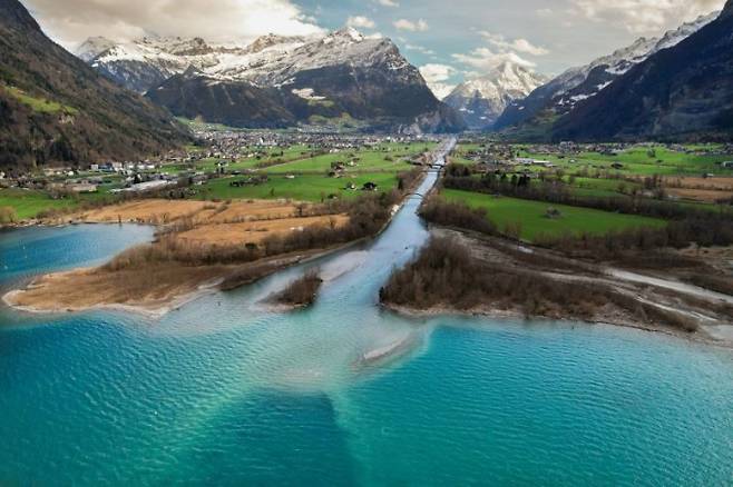 ▲강 하구에 형성된 삼각주 지형 (사진=언스플래시)