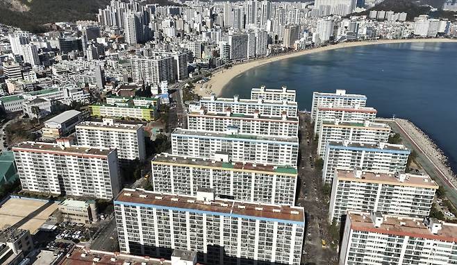 부산 재건축 최대 단지인 수영구 남천동 삼익비치타운. 사진=한국경제