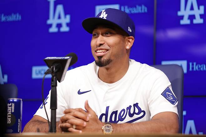 Edwin Diaz speaks during his introduction as a new member of the Los Angeles Dodgers baseball team Friday, Dec. 12, 2025, in Los Angeles. (AP Photo/Ethan Swope)







<저작권자(c) 연합뉴스, 무단 전재-재배포, AI 학습 및 활용 금지>