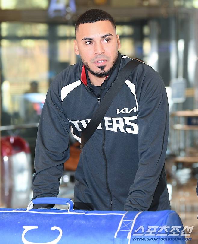 14억 KIA 승부수, 의도치 않은 폭탄 발언에 깜짝…2루수? 좌익수 없어서 뽑았는데