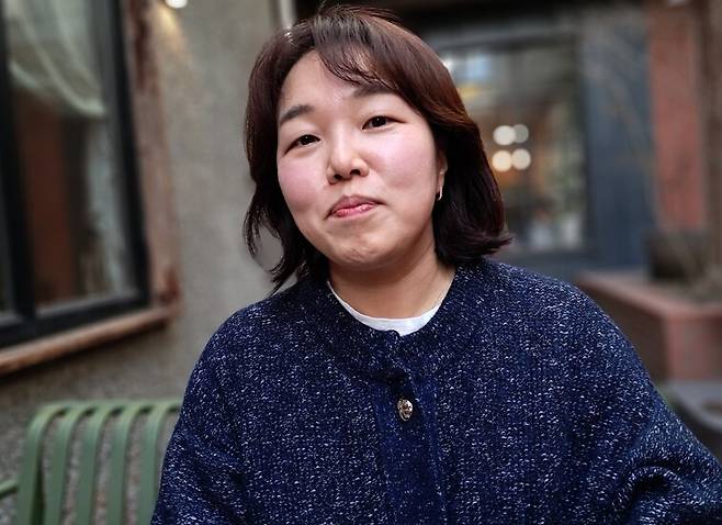 19일 서울 중구의 한 카페에서 한겨레와 만나 인터뷰하는 김희선 조사1과 3팀장. 고경태 기자