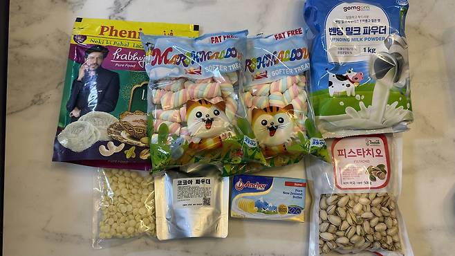 The ingredients for Dubai chewy cookies that I spent 60,000 won ($40) and a total of five hours sourcing [WOO JI-WON]