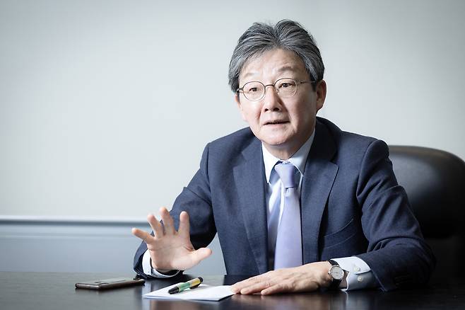 Former conservative People Power Party Rep. Yoo Seung-min speaks during an interview with JoongAng Ilbo on Feb. 6, 2025. [JOONGANG ILBO]